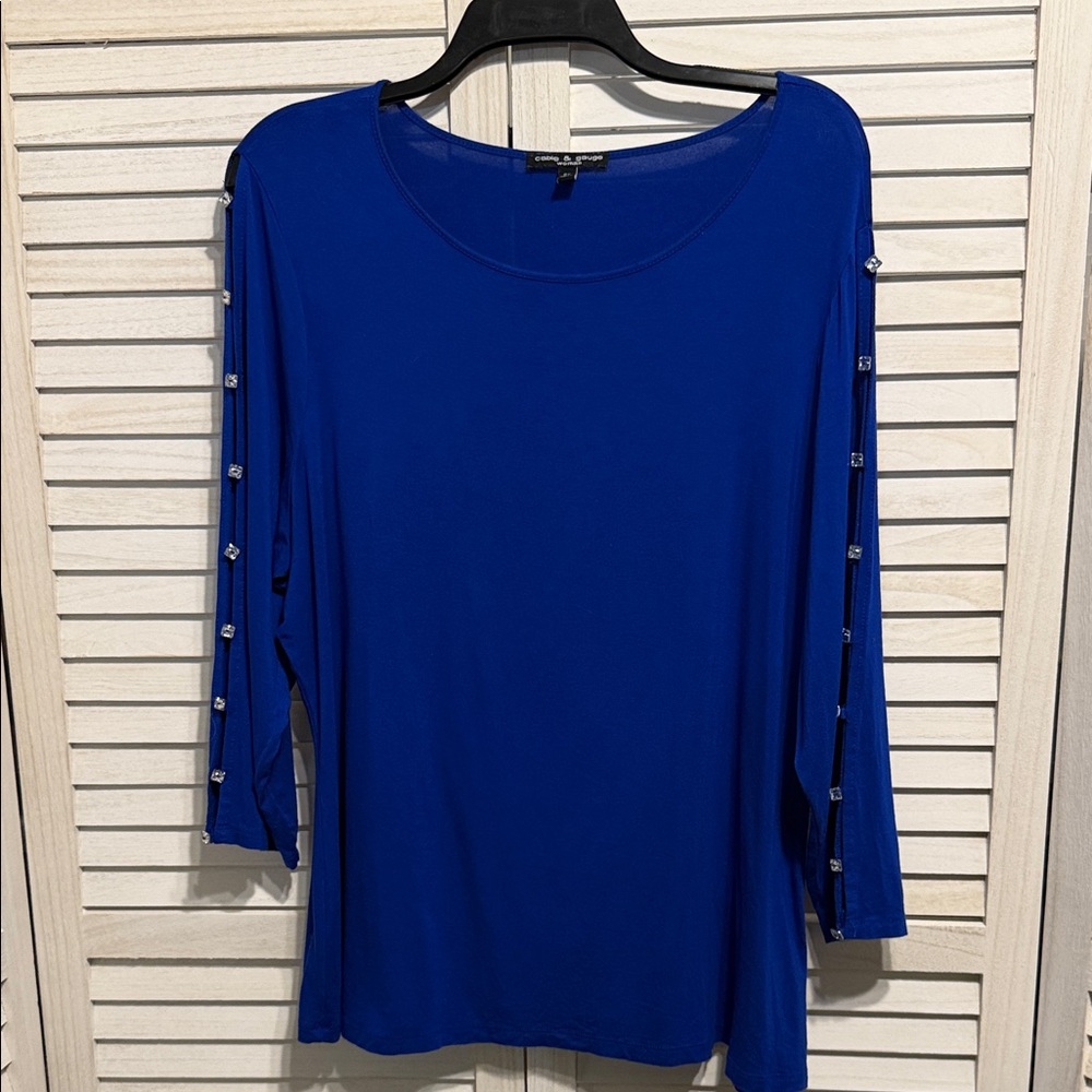 Cable & Gauge Royal Blue Top with Button Accents. 2X